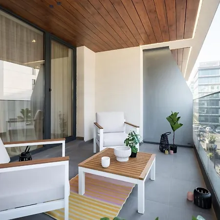 公寓 Contemporary Haven - 1 Bedroom With A Balcony Charm