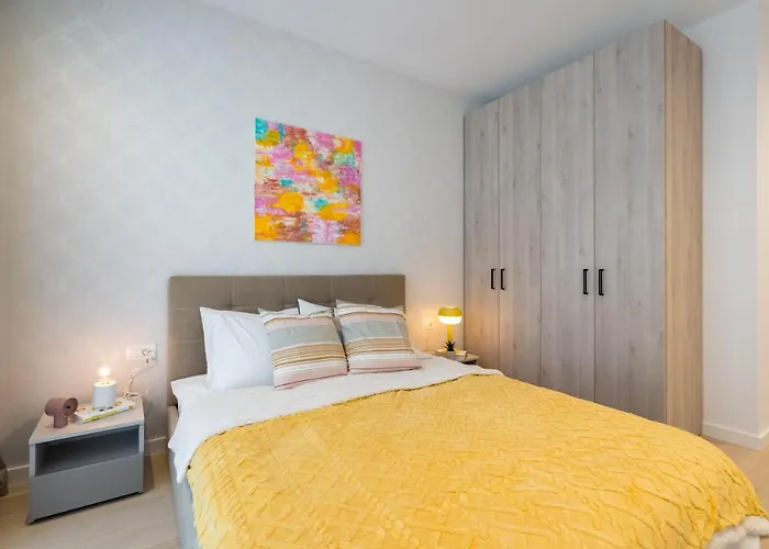 Contemporary Haven - 1 Bedroom With A Balcony Charm Apartment Bucharest