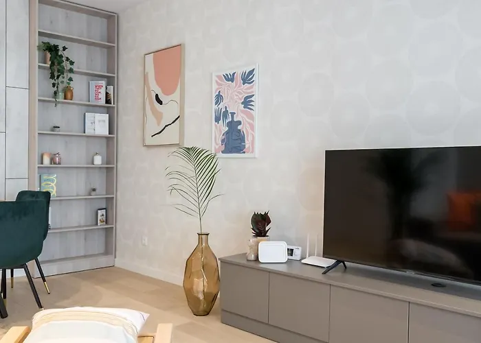 Apartment Contemporary Haven - 1 Bedroom With A Balcony Charm Bucharest