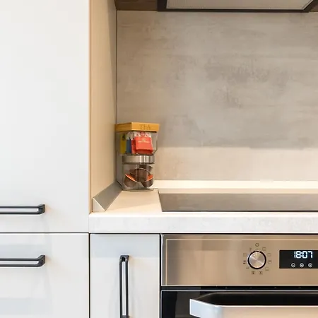 Contemporary Haven - 1 Bedroom With A Balcony Charm شقة بوخارست