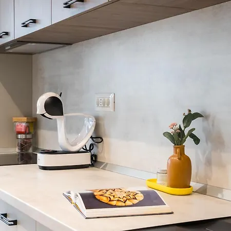 公寓 Contemporary Haven - 1 Bedroom With A Balcony Charm *