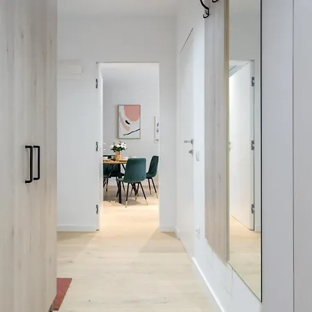 Apartment Contemporary Haven - 1 Bedroom With A Balcony Charm Bucharest