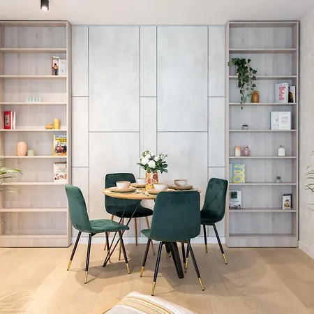 Apartment Contemporary Haven - 1 Bedroom With A Balcony Charm Bucharest