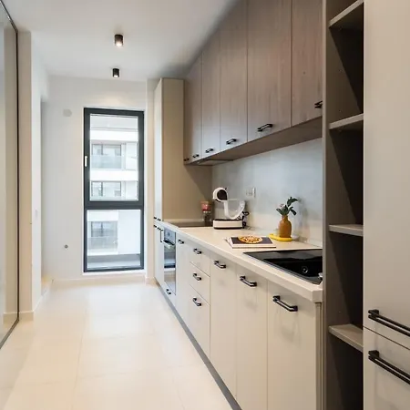 Contemporary Haven - 1 Bedroom With A Balcony Charm 布加勒斯特