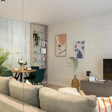 Contemporary Haven - 1 Bedroom With A Balcony Charm *