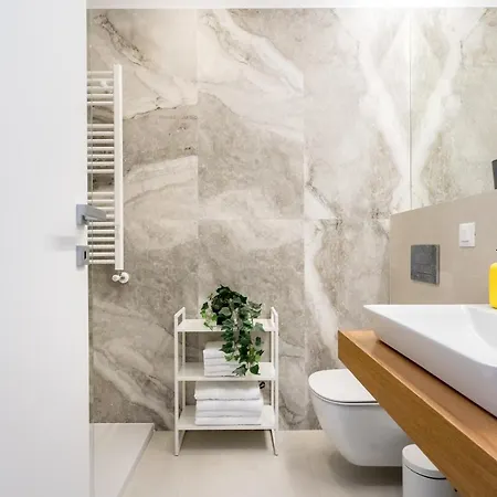 Contemporary Haven - 1 Bedroom With A Balcony Charm Apartment Bucharest