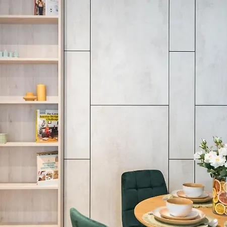 Contemporary Haven - 1 Bedroom With A Balcony Charm Appartement *