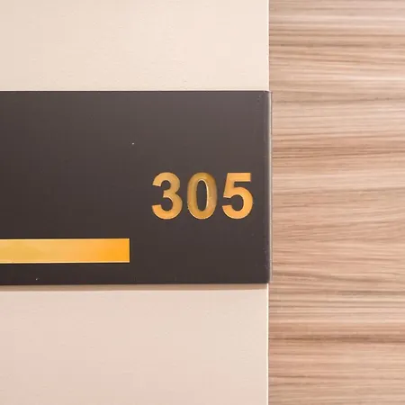 Contemporary Haven - 1 Bedroom With A Balcony Charm * بوخارست