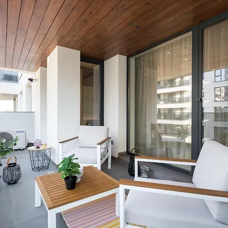 شقة Contemporary Haven - 1 Bedroom With A Balcony Charm