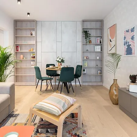 公寓 Contemporary Haven - 1 Bedroom With A Balcony Charm *