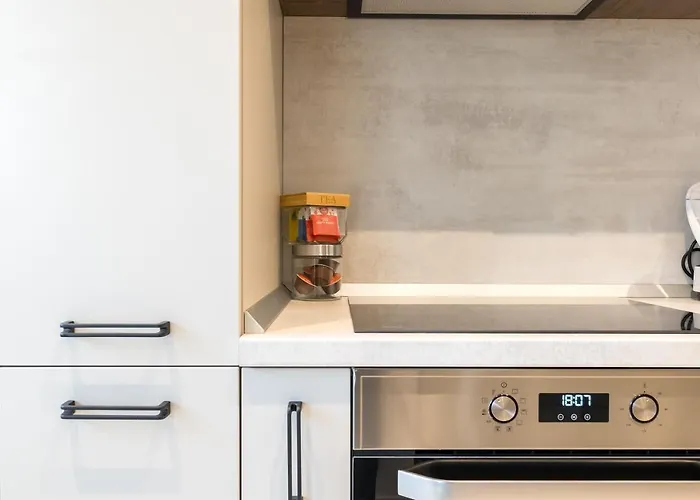 Contemporary Haven - 1 Bedroom With A Balcony Charm شقة بوخارست