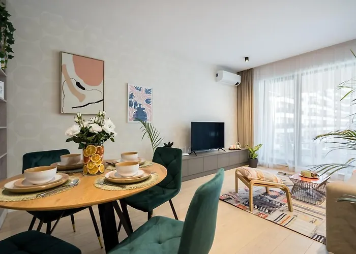 Contemporary Haven - 1 Bedroom With A Balcony Charm Апартаменты *