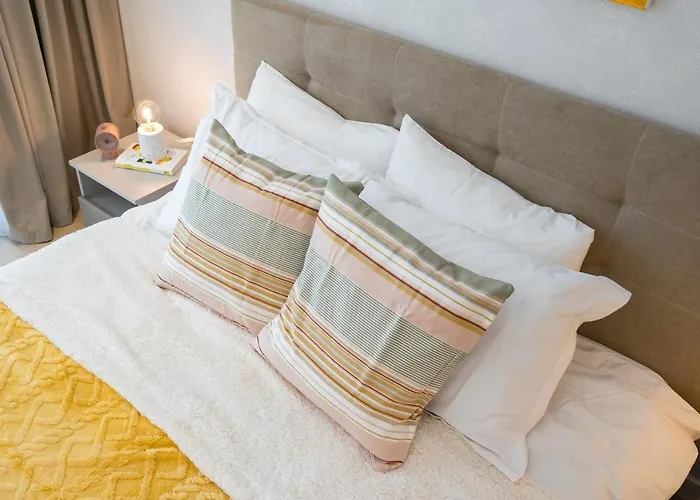 Апартаменты Contemporary Haven - 1 Bedroom With A Balcony Charm