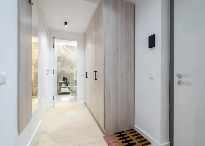 شقة Contemporary Haven - 1 Bedroom With A Balcony Charm