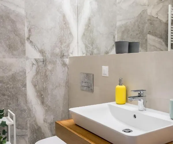 Contemporary Haven - 1 Bedroom With A Balcony Charm Bucureşti