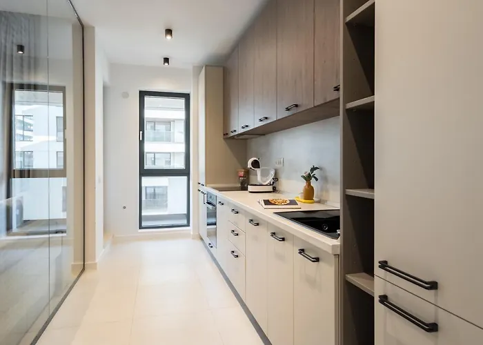 Contemporary Haven - 1 Bedroom With A Balcony Charm بوخارست