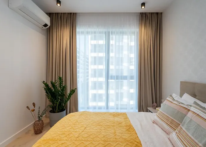 Apartamento Contemporary Haven - 1 Bedroom With A Balcony Charm *