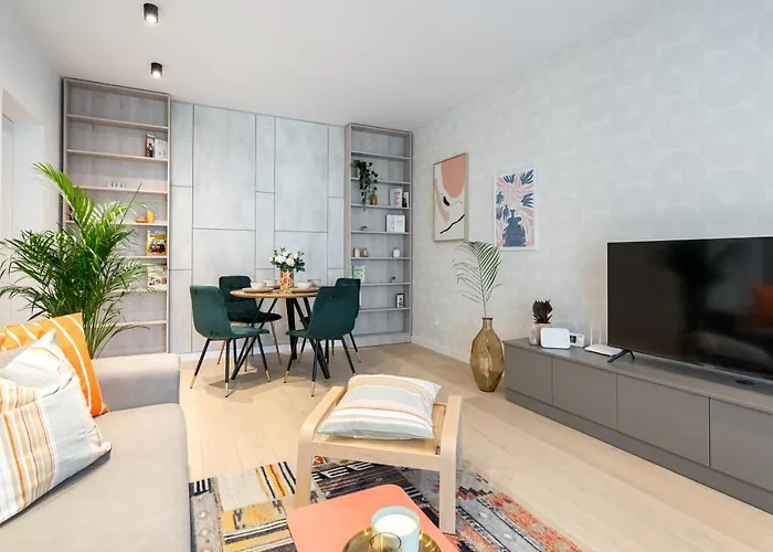 Contemporary Haven - 1 Bedroom With A Balcony Charm Bucureşti