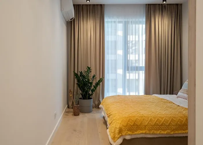 Апартаменты Contemporary Haven - 1 Bedroom With A Balcony Charm