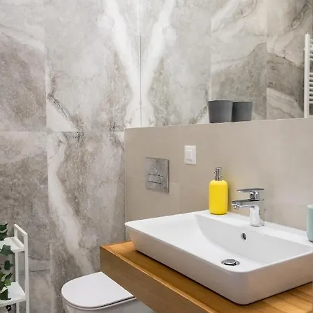 Contemporary Haven - 1 Bedroom With A Balcony Charm Bukarest