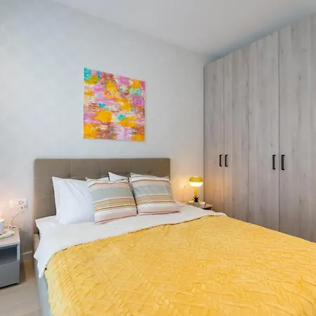 Contemporary Haven - 1 Bedroom With A Balcony Charm Apartman Bukarest