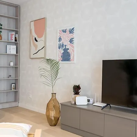 Apartman Contemporary Haven - 1 Bedroom With A Balcony Charm Bukarest