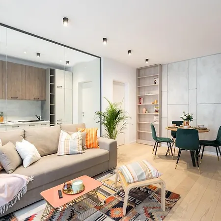 Contemporary Haven - 1 Bedroom With A Balcony Charm Apartman *