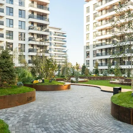 Apartman Contemporary Haven - 1 Bedroom With A Balcony Charm *
