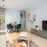 Contemporary Haven - 1 Bedroom With A Balcony Charm Bucarest
