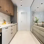 Appartamento Contemporary Haven - 1 Bedroom With A Balcony Charm *