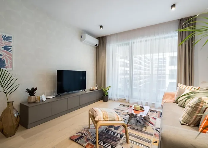 Contemporary Haven - 1 Bedroom With A Balcony Charm